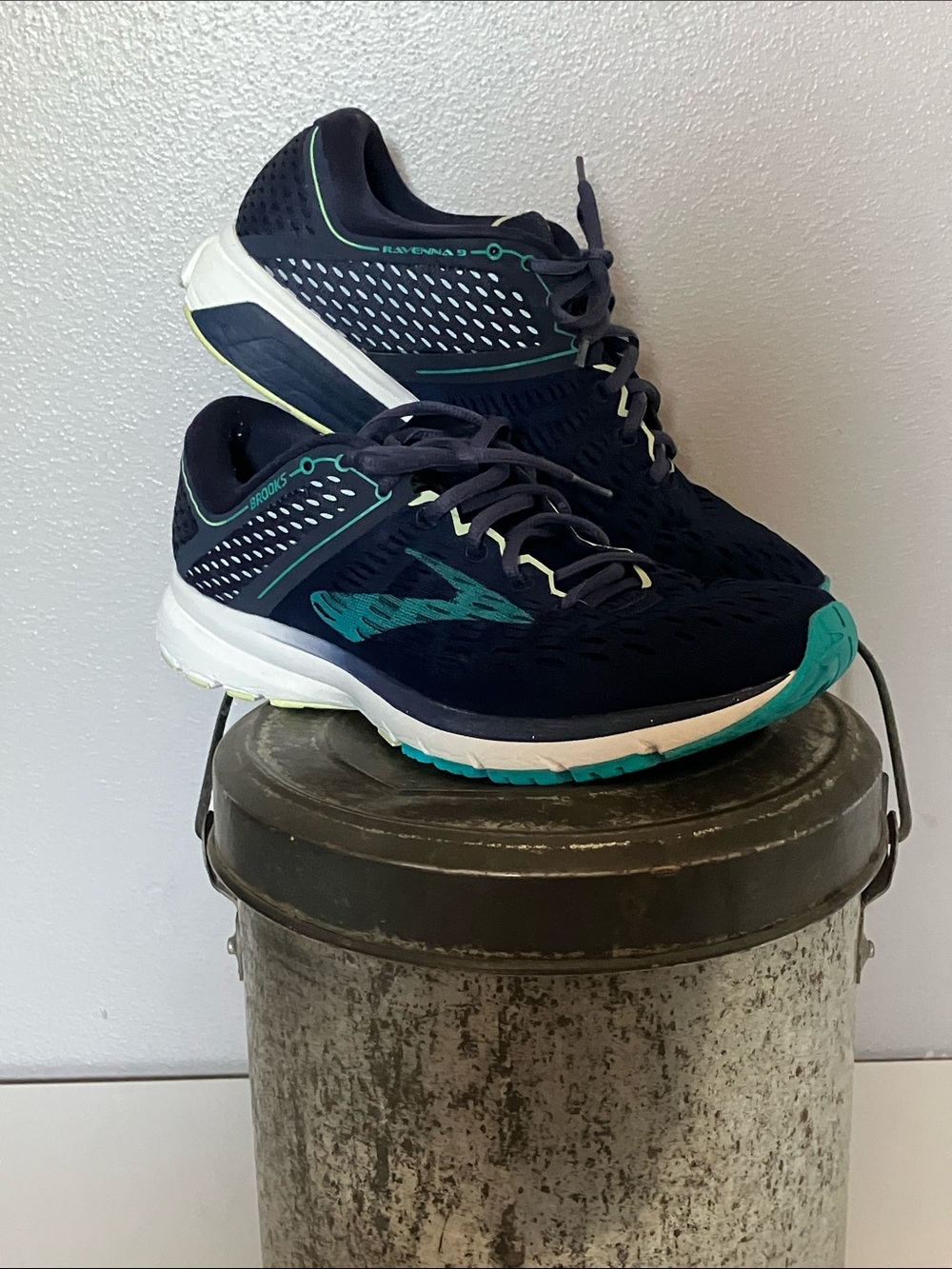 Brooks Navy Teal Running Sneakers